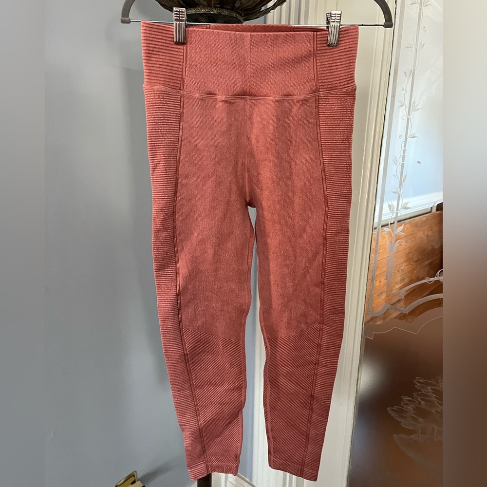 Offline Aerie leggings size medium NWT nylon material